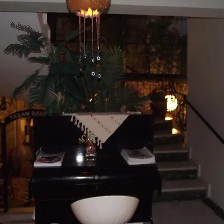 Caglar My Hause 터그트레이스